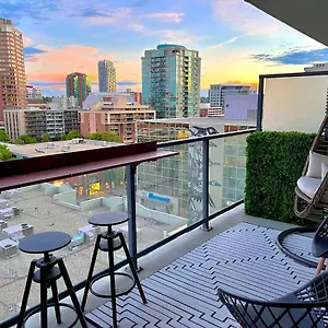 Luxury Dt, 2 Bedroom Deal, Private Balcony, Full Kitchen, Gym - Free Parking , Calgary Canada