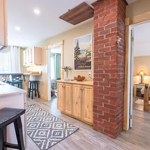 Craftsman's Loft - Heritage Charm - Ac - 5 Min Dt , Calgary Canada