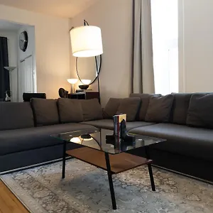 Perfect For Groups Big Livingroom 2 Backyard 3br , Montreal Canada