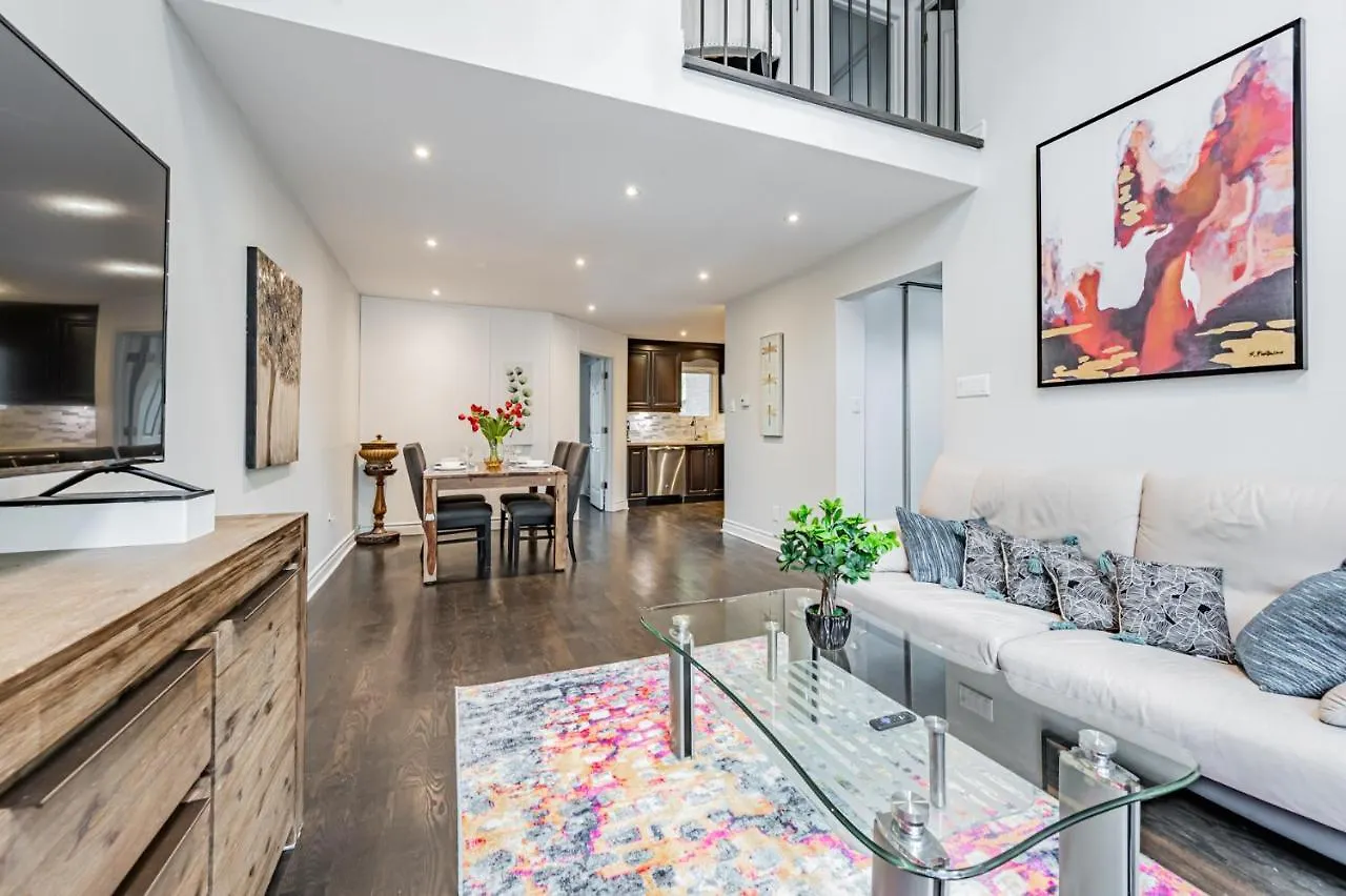 Beautiful Property In Downtown Core Close To Subway Station! Toronto 0*,