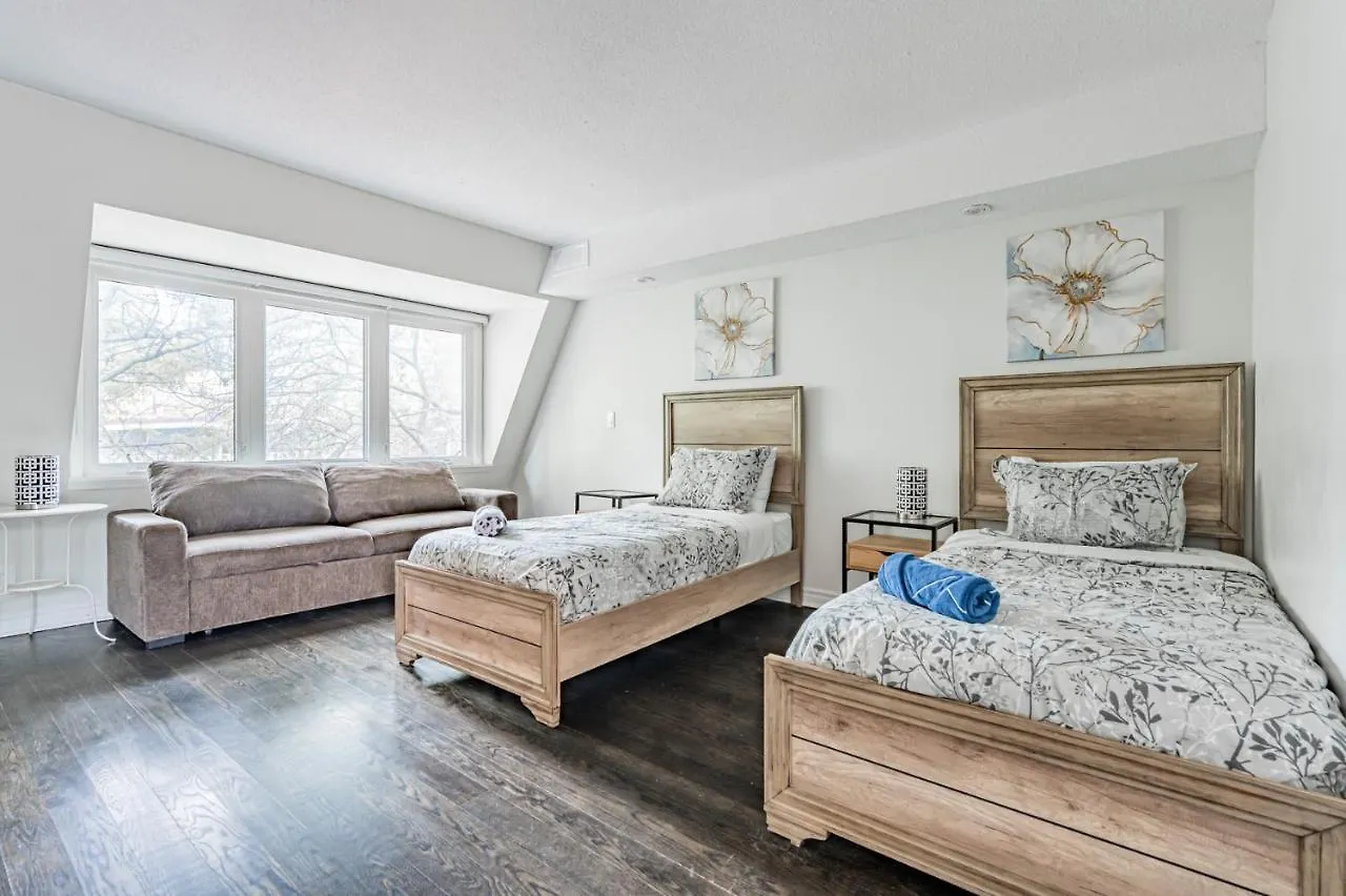 Apartment Beautiful Property In Downtown Core Close To Subway Station! Toronto Canada