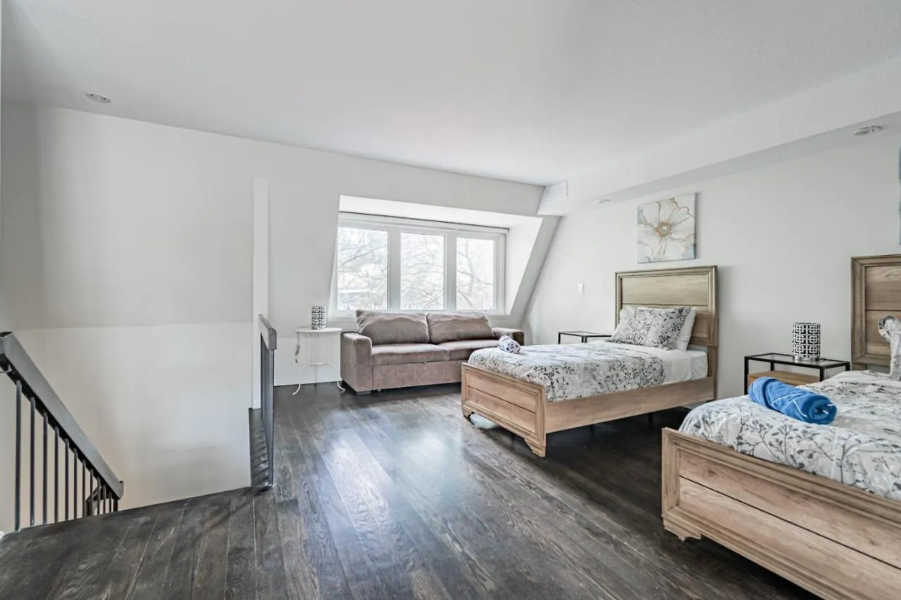 Apartment Beautiful Property In Downtown Core Close To Subway Station! Toronto