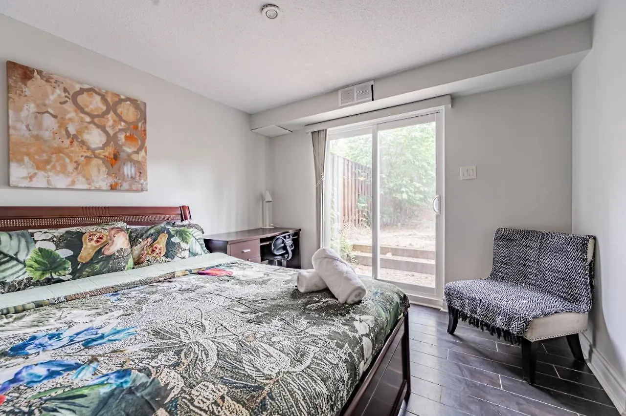 Apartment Beautiful Property In Downtown Core Close To Subway Station! Toronto