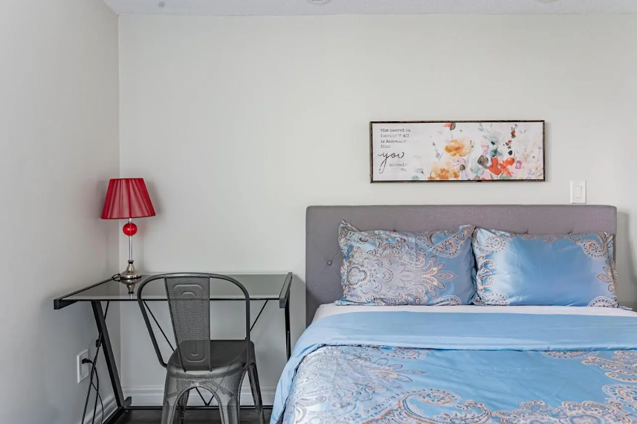 Beautiful Property In Downtown Core Close To Subway Station! Toronto 0*,