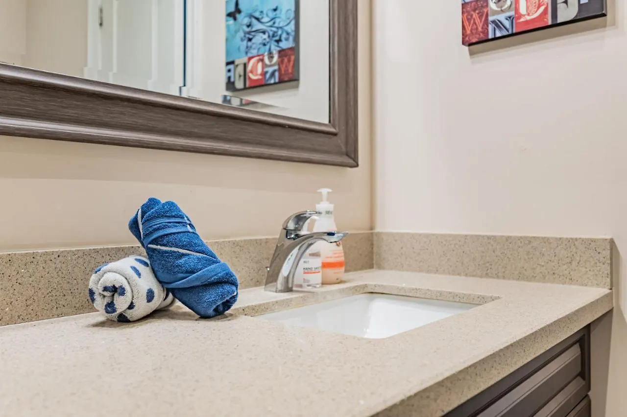 Beautiful Property In Downtown Core Close To Subway Station! Toronto Apartment