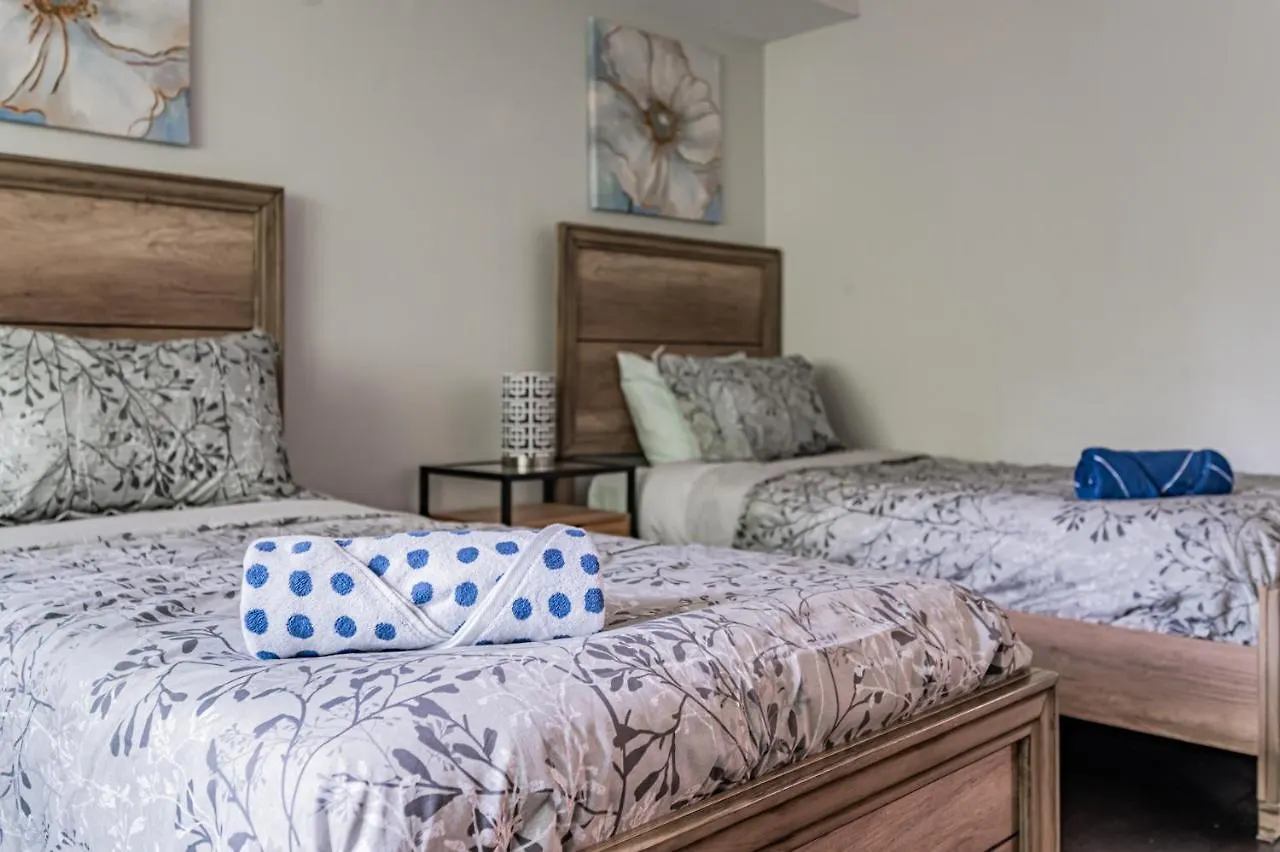 Beautiful Property In Downtown Core Close To Subway Station! Toronto Apartment