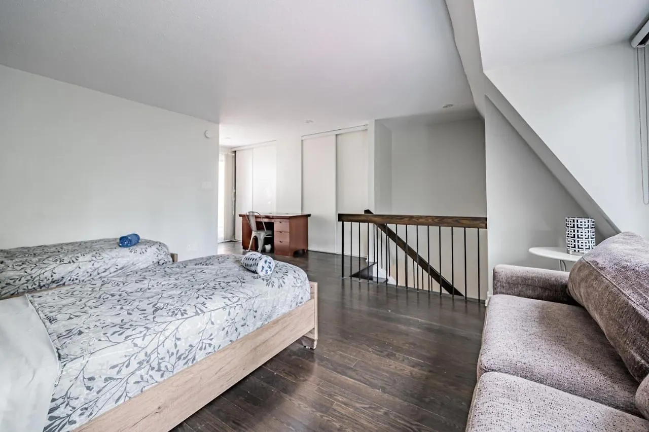 Apartment Beautiful Property In Downtown Core Close To Subway Station! Toronto Canada
