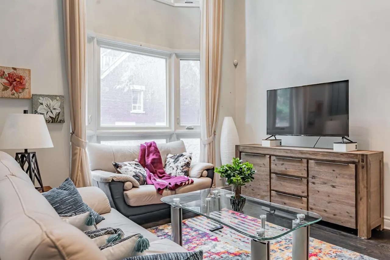 Beautiful Property In Downtown Core Close To Subway Station! Toronto
