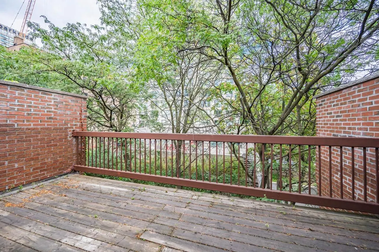 Beautiful Property In Downtown Core Close To Subway Station! Toronto Canada