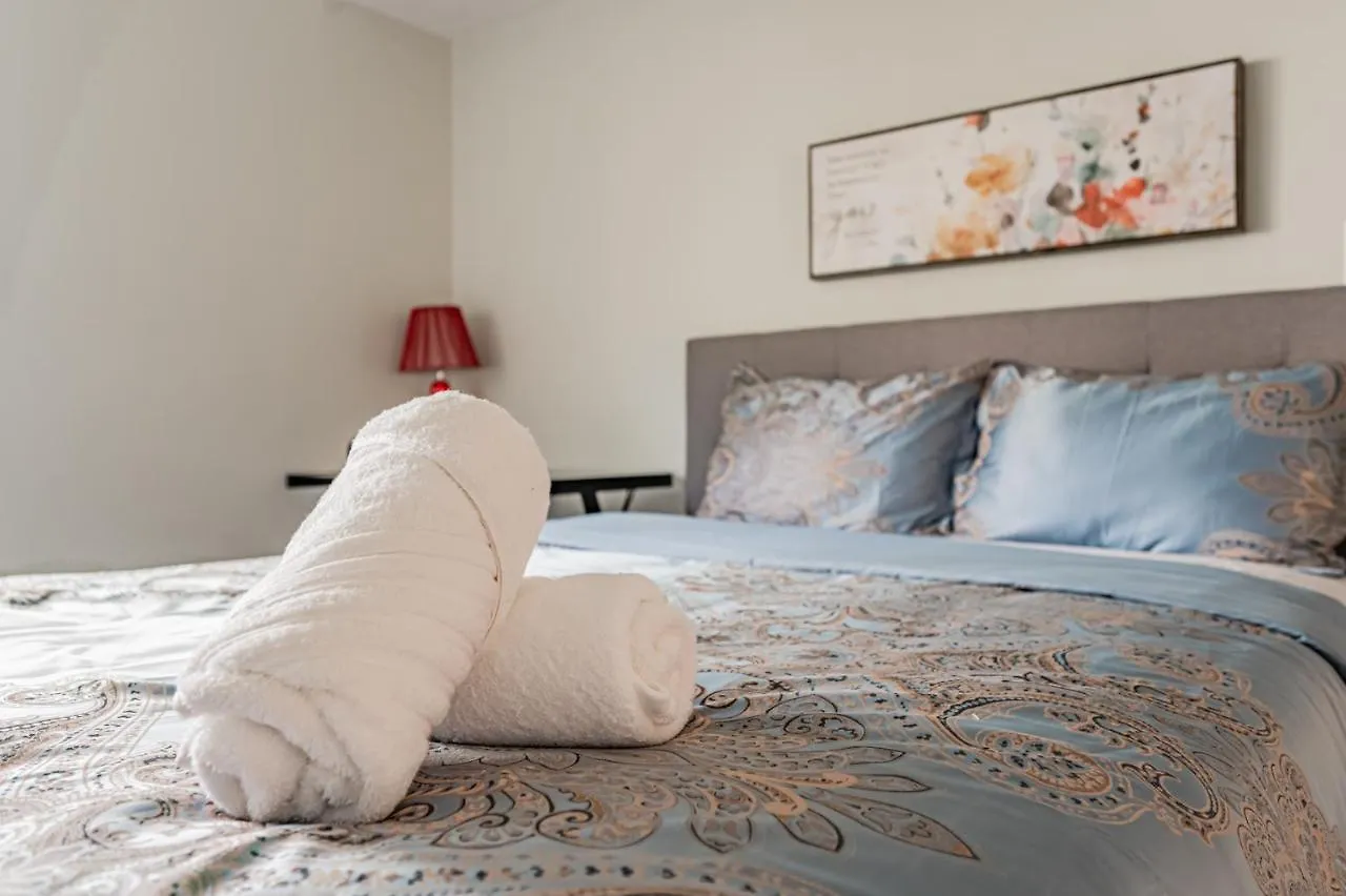 Beautiful Property In Downtown Core Close To Subway Station! Toronto 0*,  Canada