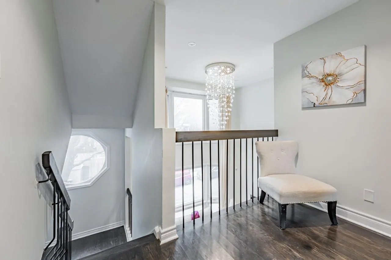 Apartment Beautiful Property In Downtown Core Close To Subway Station! Toronto