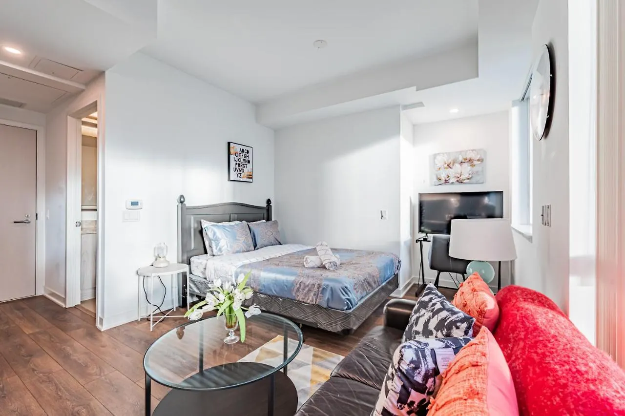 Beautiful Property In Downtown Core Close To Subway Station! Toronto Apartment